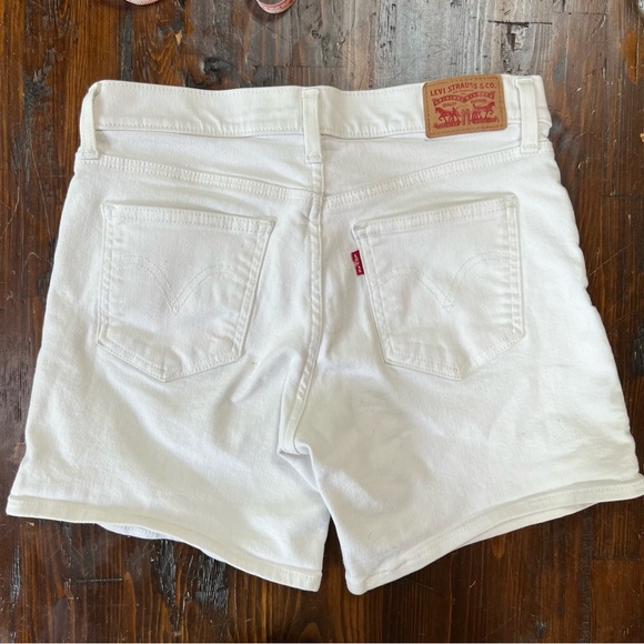 Levi’s pre-loved no flaws white denim stretch 4” inch inseam shorts size 28 - Picture 2 of 7